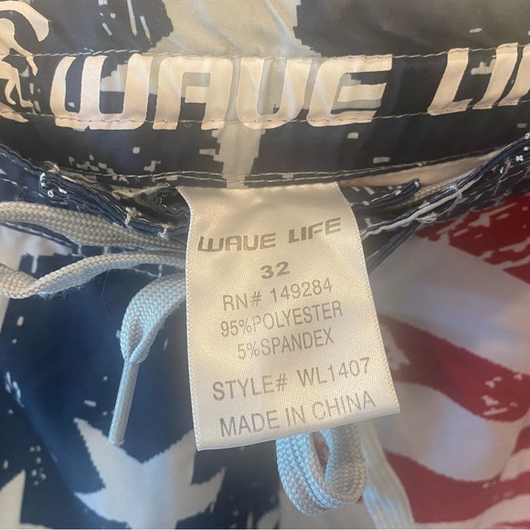 Shorts - Picture 3 of 4